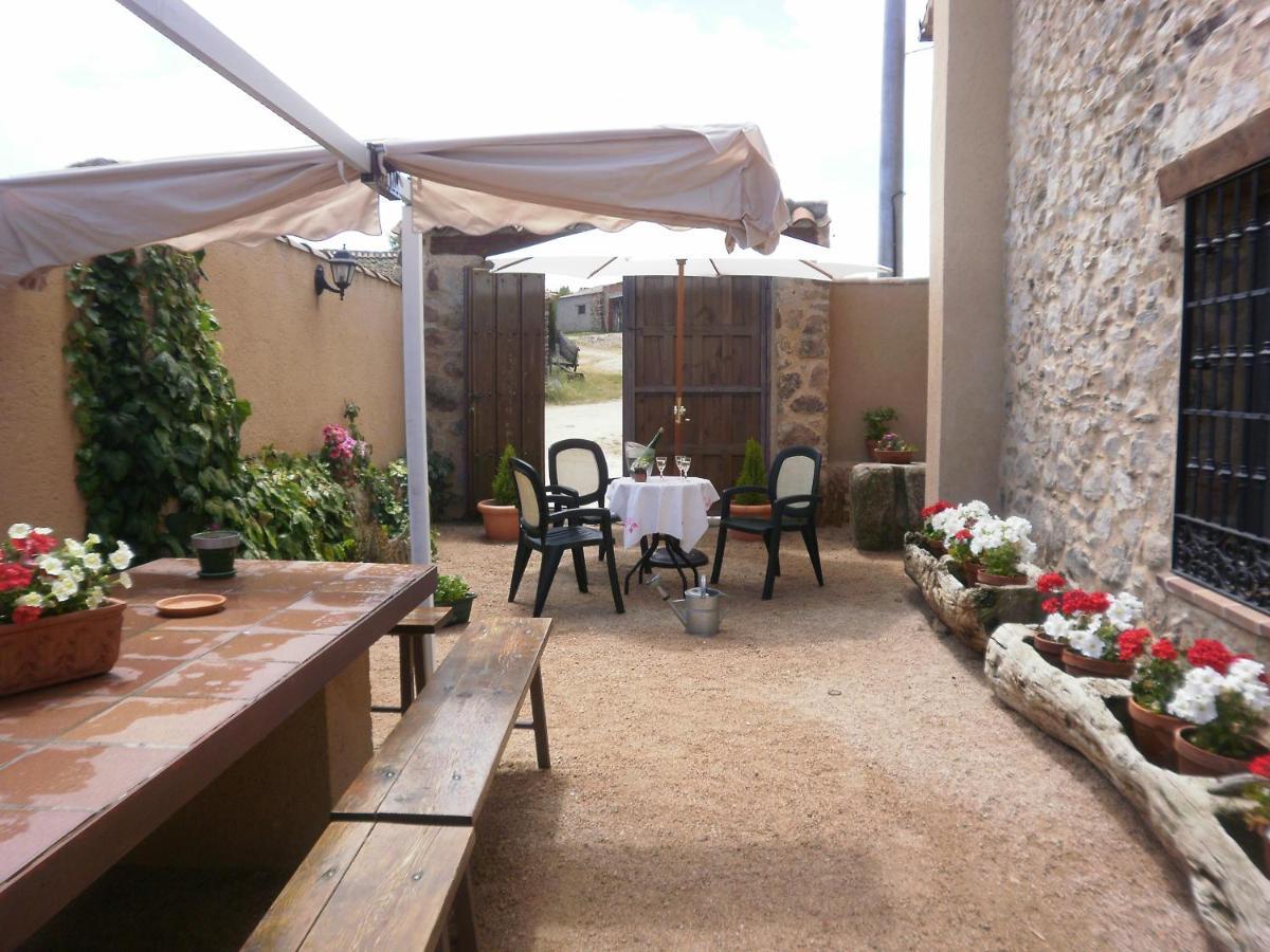 Camino Del Prado Guest House Santa Maria la Real de Nieva ภายนอก รูปภาพ