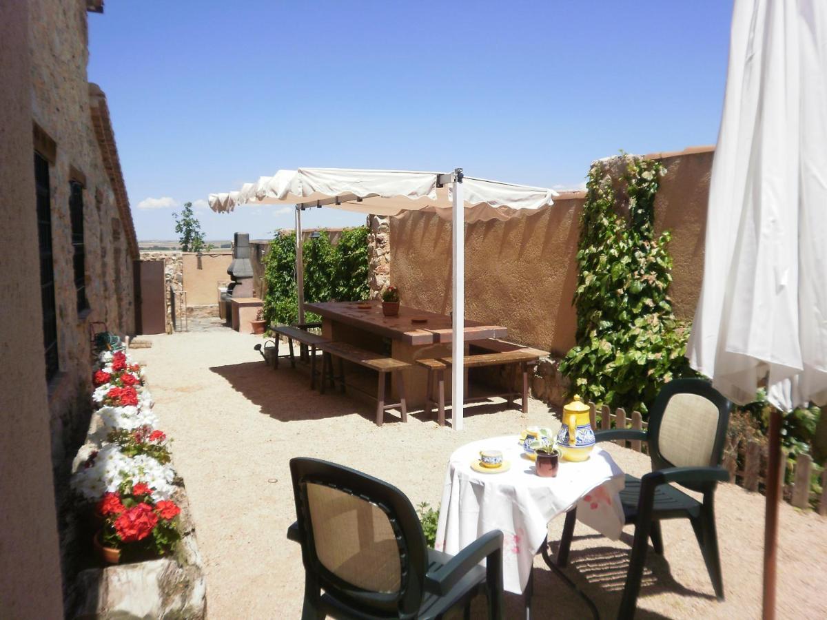 Camino Del Prado Guest House Santa Maria la Real de Nieva ภายนอก รูปภาพ